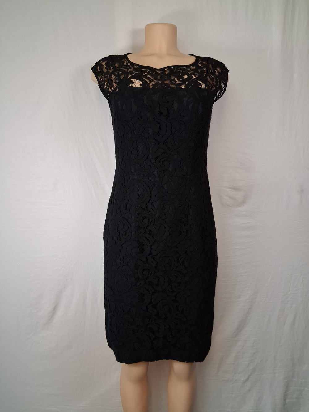 Banana Republic Black Lace Midi Dress with Cap Sleeves Size 6 Petite